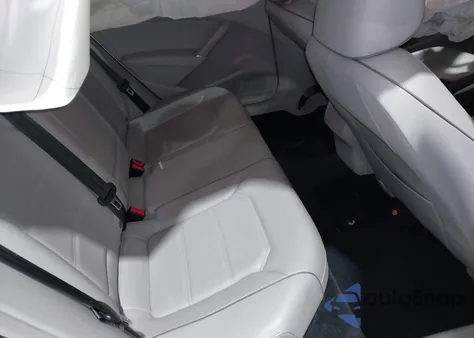 2018 Volkswagen Passat 2.0T R-Line/2.0T S z USA, uszkodzony, nr VIN 1VWAA7A30JC014111